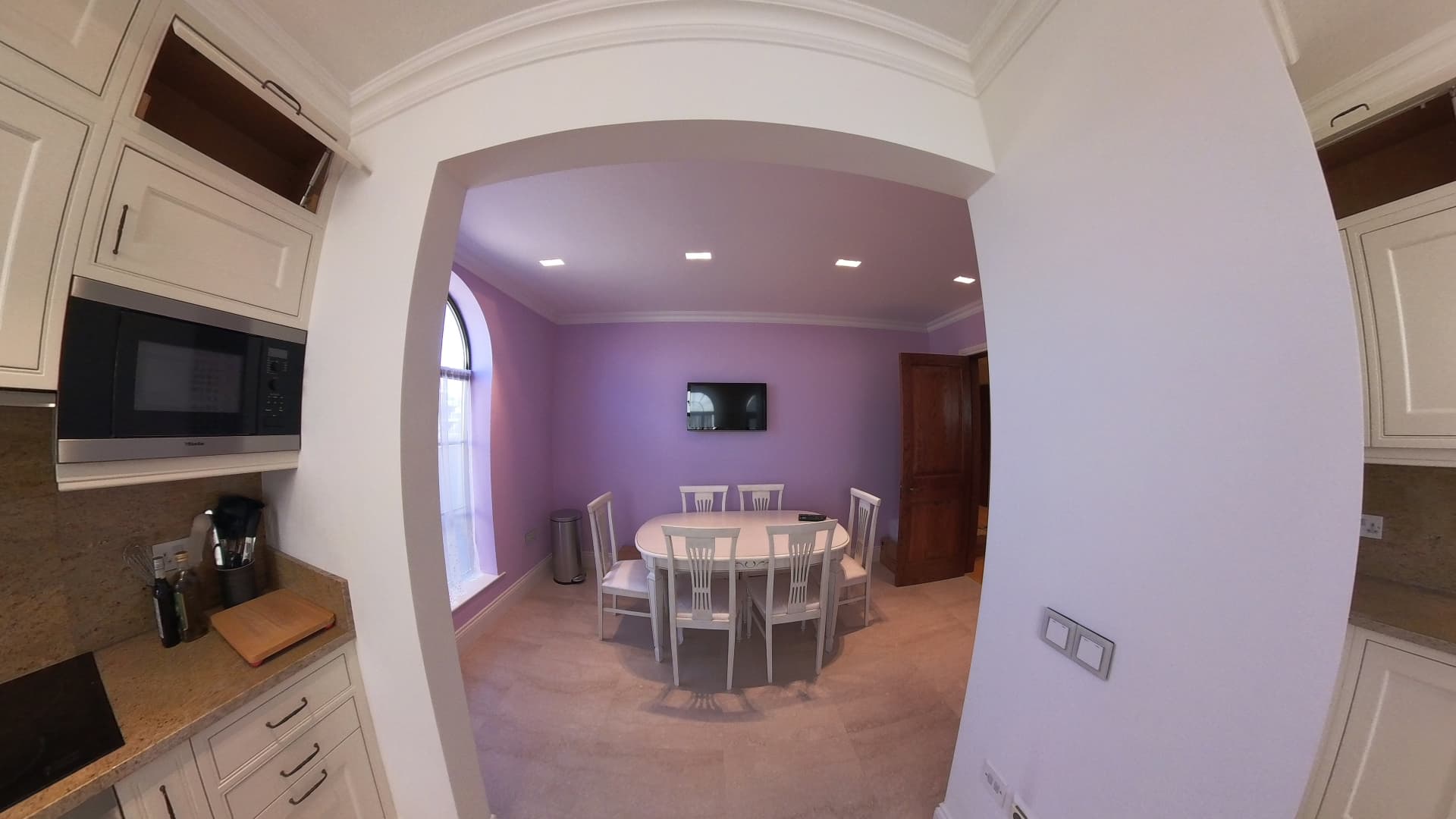 Fitted kitchen with modern finishes